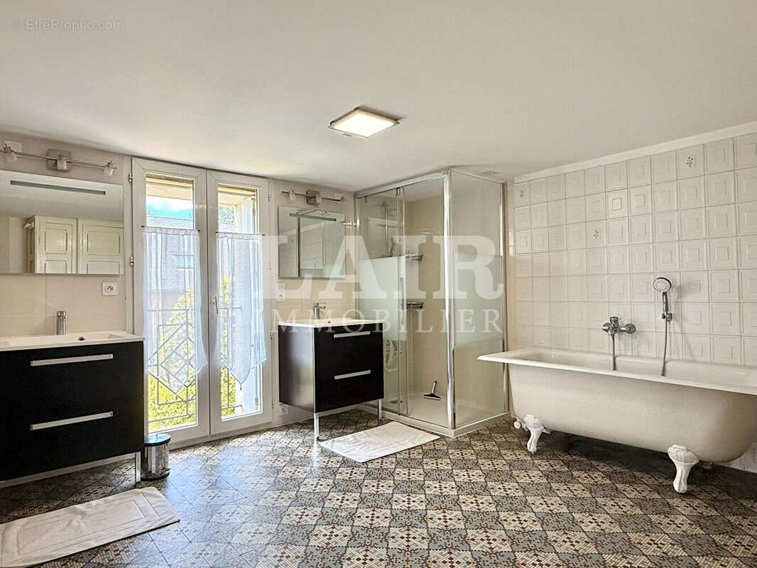 Grande maison de maître quartier Lancrel - Réf 15325 - photo 10