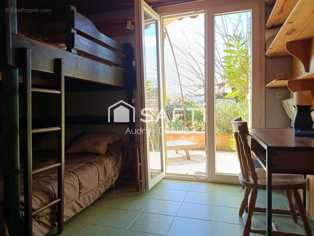 Maison 136 m² à Saint-Andre-De-Cruzieres  - photo 9