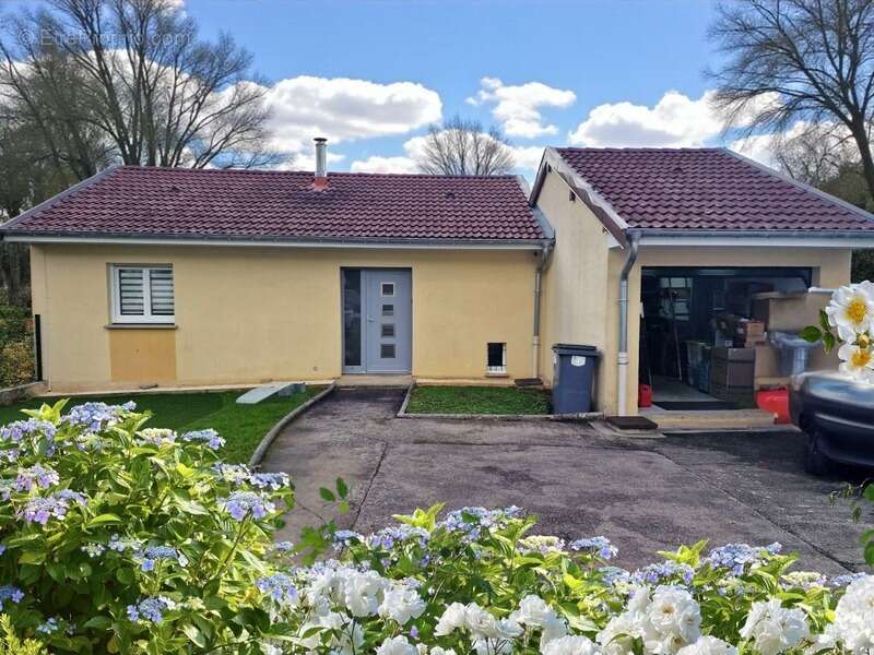 Maison à NEUFCHATEAU