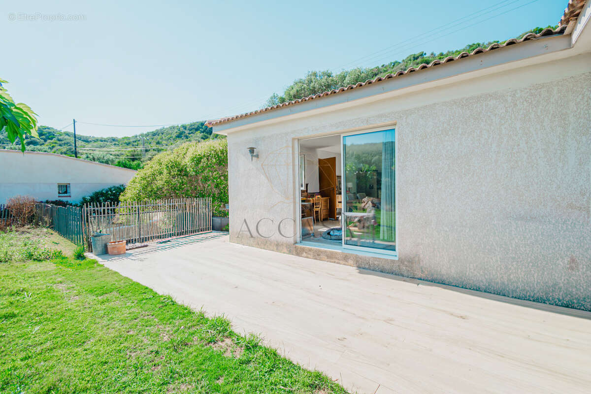 Maison avec terrain constructible de 4 260 m2 et permis accordé   Bonifacio, Vallée Saint-Julien - photo 14