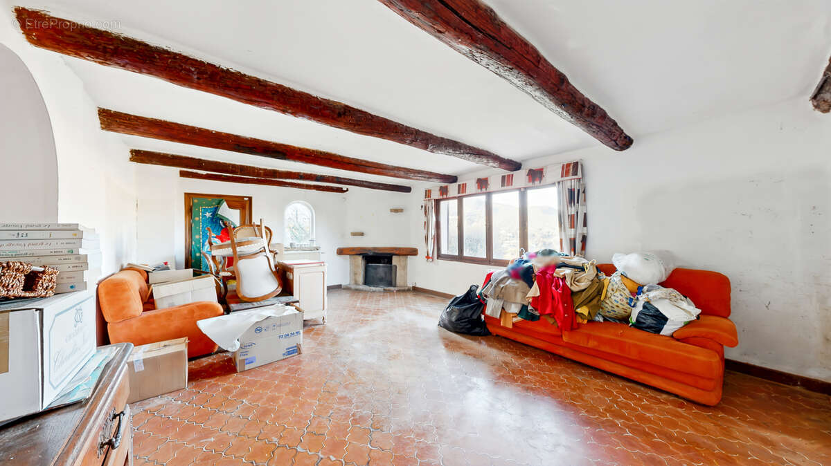 Maison à rénover, piscine, terrain 1660 m2 - photo 5