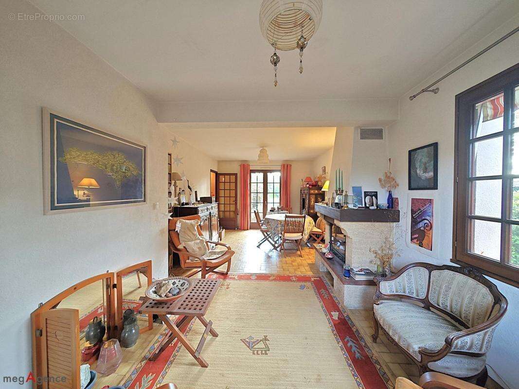 Maison à LA TRINITE-SURZUR