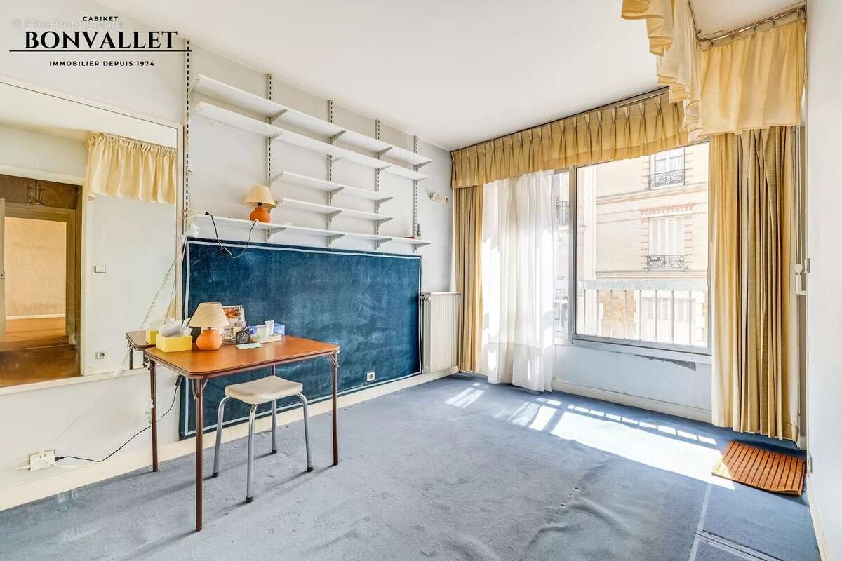 Paris 15e – Boucicaut/Lourmel – 2 pièces de 47 m² à rénover, plein sud, 1er étage avec ascenseur - photo 8