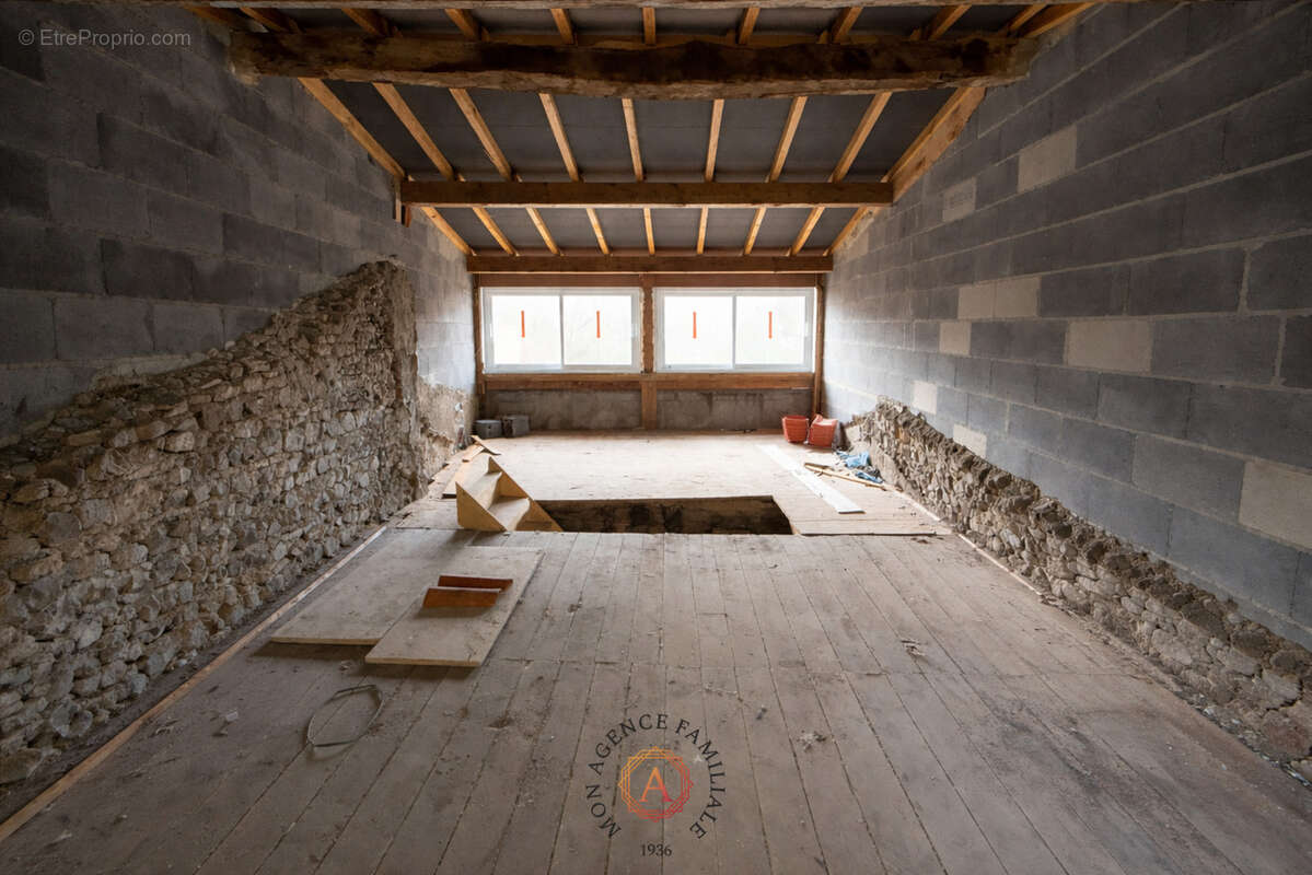 Maison 3 pièces de 105 m2 - photo 2