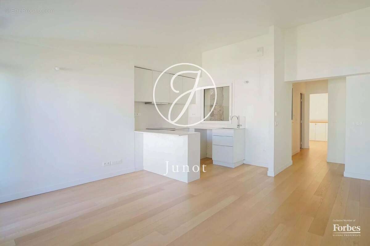 Appartement à PARIS-8E