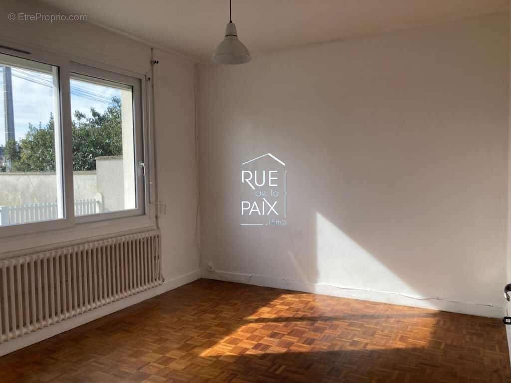 Maison à DANGE-SAINT-ROMAIN