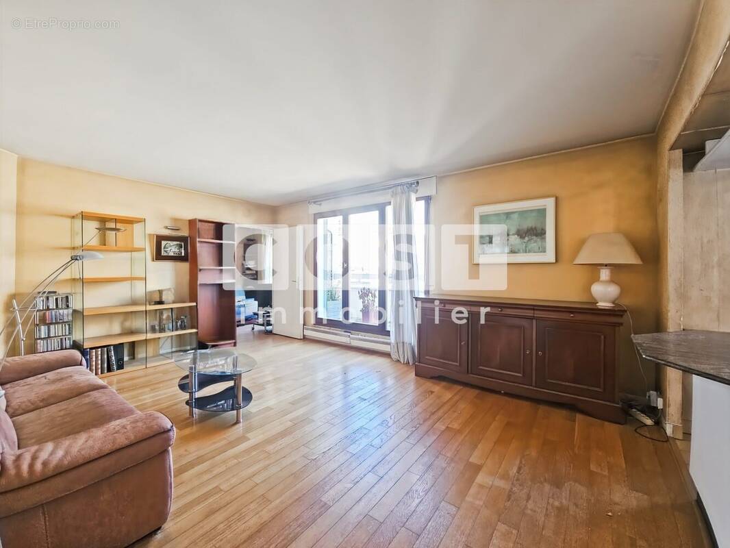 Appartement à COURBEVOIE