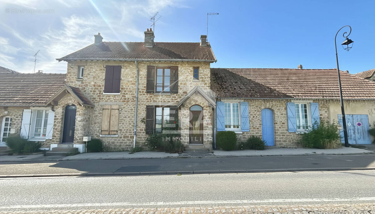 Maison à MAREIL-LE-GUYON