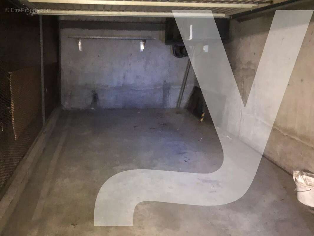 Parking à PARIS-11E