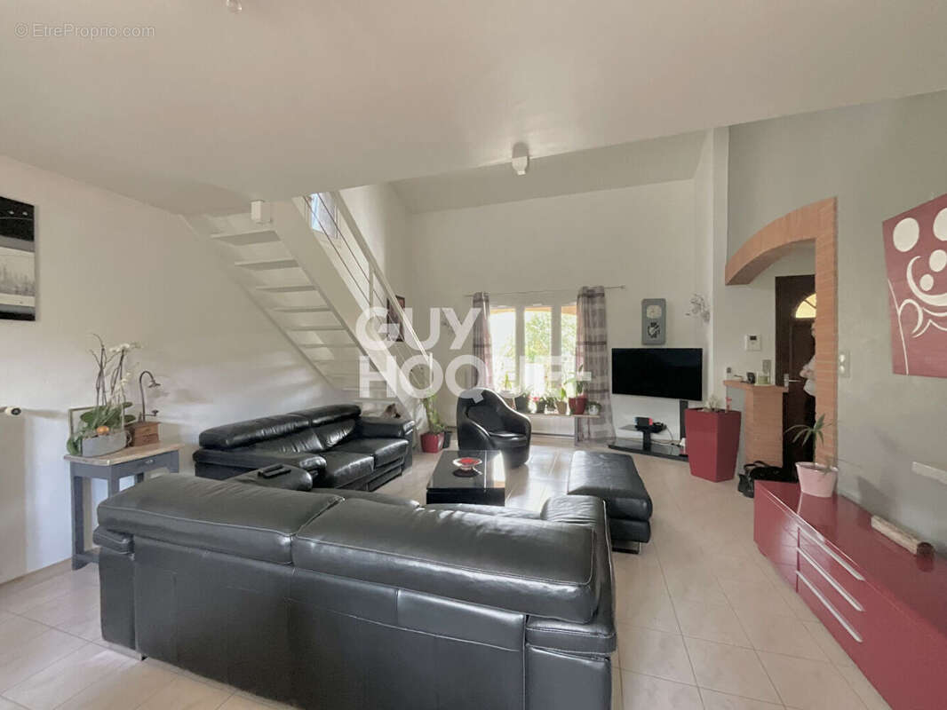 Villeneuve-Tolosane maison familiale  T6 de 138 m2 sur une parcelle d'environ 579 m2 - photo 4