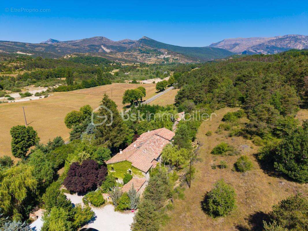 Superbe bastide du XVIIIᵉ siècle – Domaine de charme avec chambres d’hôtes, gîte et restaurant d'été - Aux portes du Verdon - photo 2