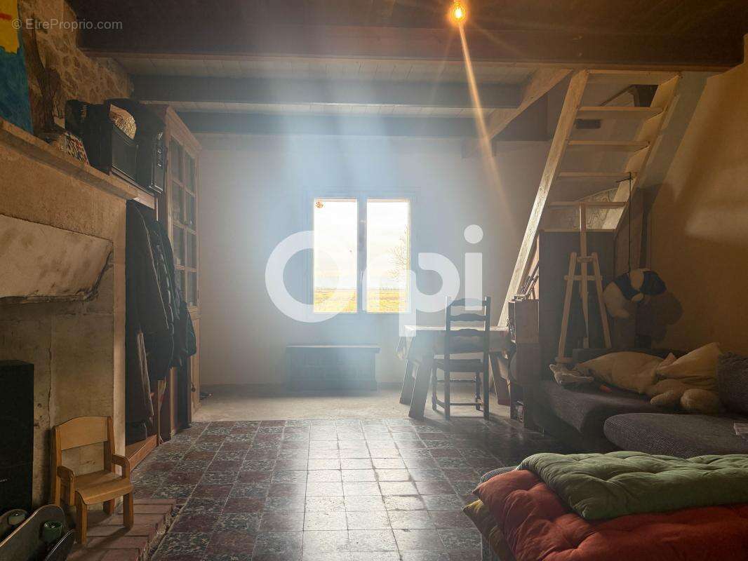 Maison à SAINT-LAURENT-DE-LA-PREE