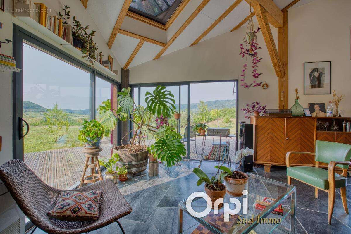 Appartement à ALBA-LA-ROMAINE