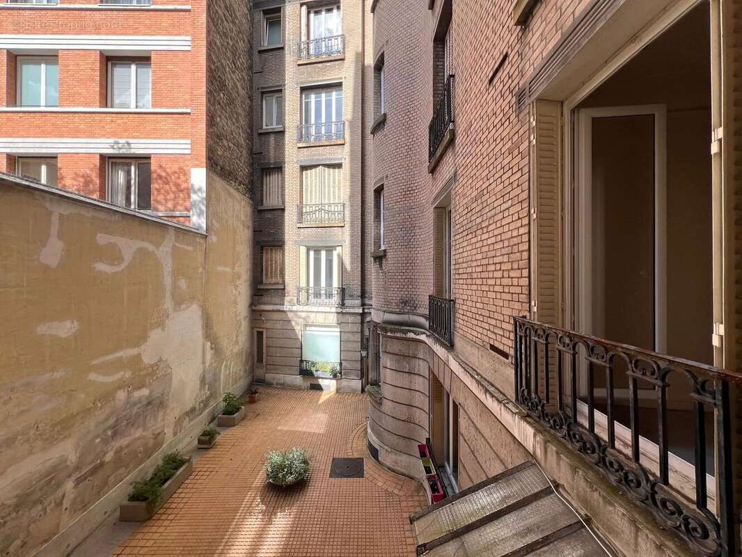 Appartement à PARIS-16E