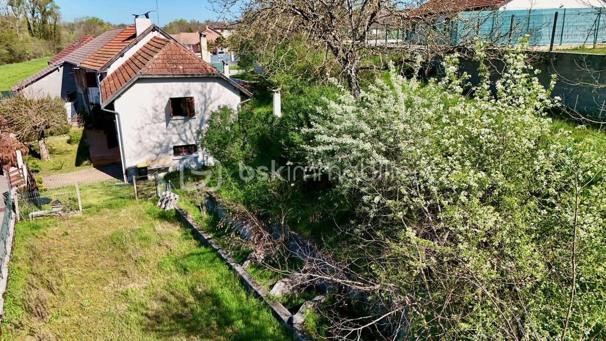 Maison de 130m2  - 25m2 de Garage - Jardin arboré, barbecue en dur et dépendance - photo 3