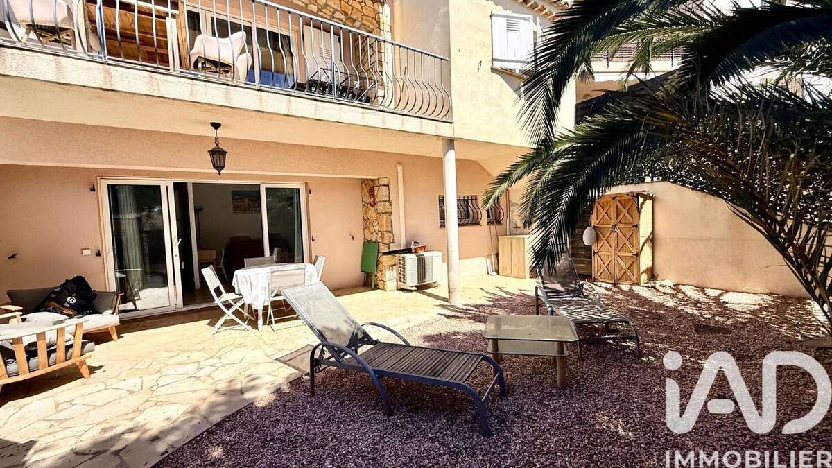 Photo 3 - Appartement à ROQUEBRUNE-SUR-ARGENS