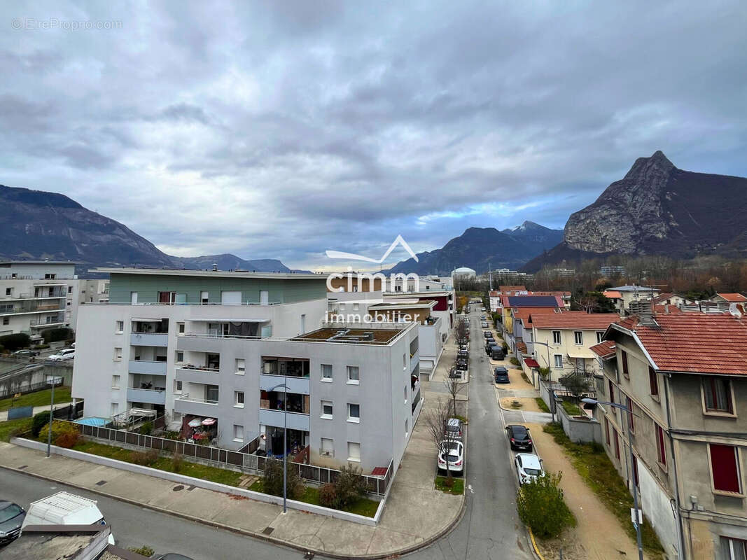 vue de la chambre rouge - Appartement à FONTAINE