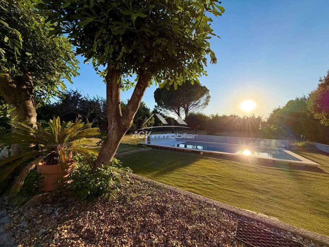 Mas de 220 m² – 6 chambres – Terrain de 1 722 m² – Piscine chauffée - photo 3