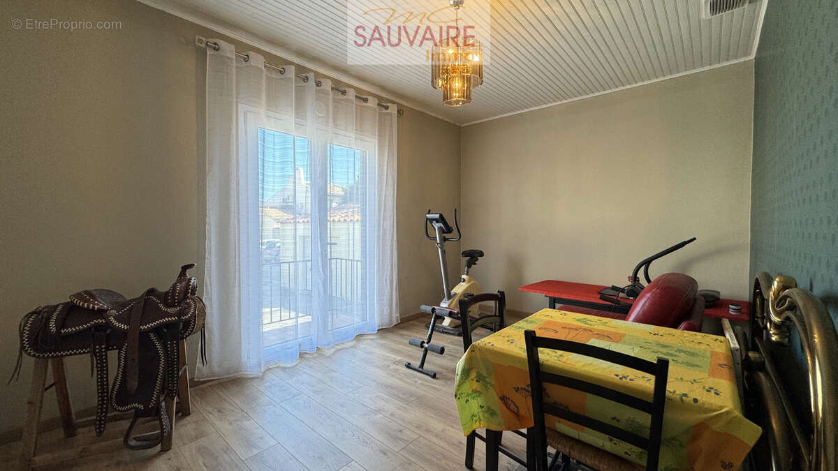 Maison à SAINT-LAURENT-DE-LA-SALANQUE