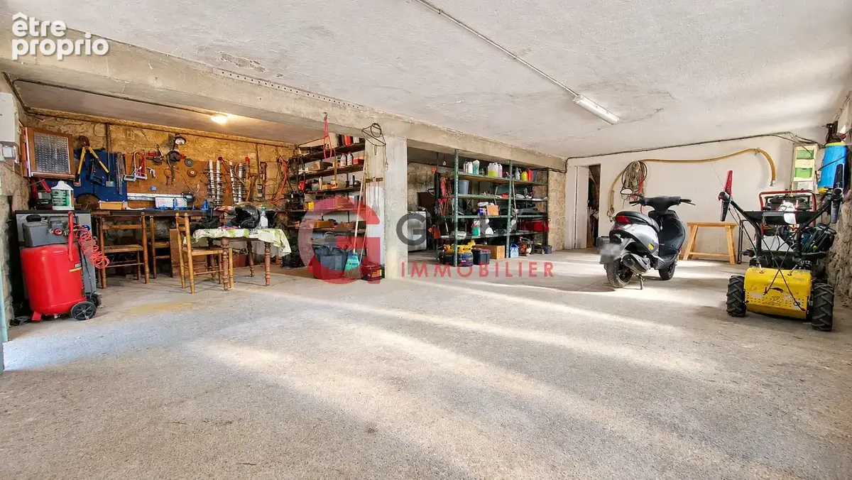 Propriété en campagne avec 2 maisons, terrain de 7 200 m2 et piscine   entre Grans et Cornillon-Confoux - photo 23