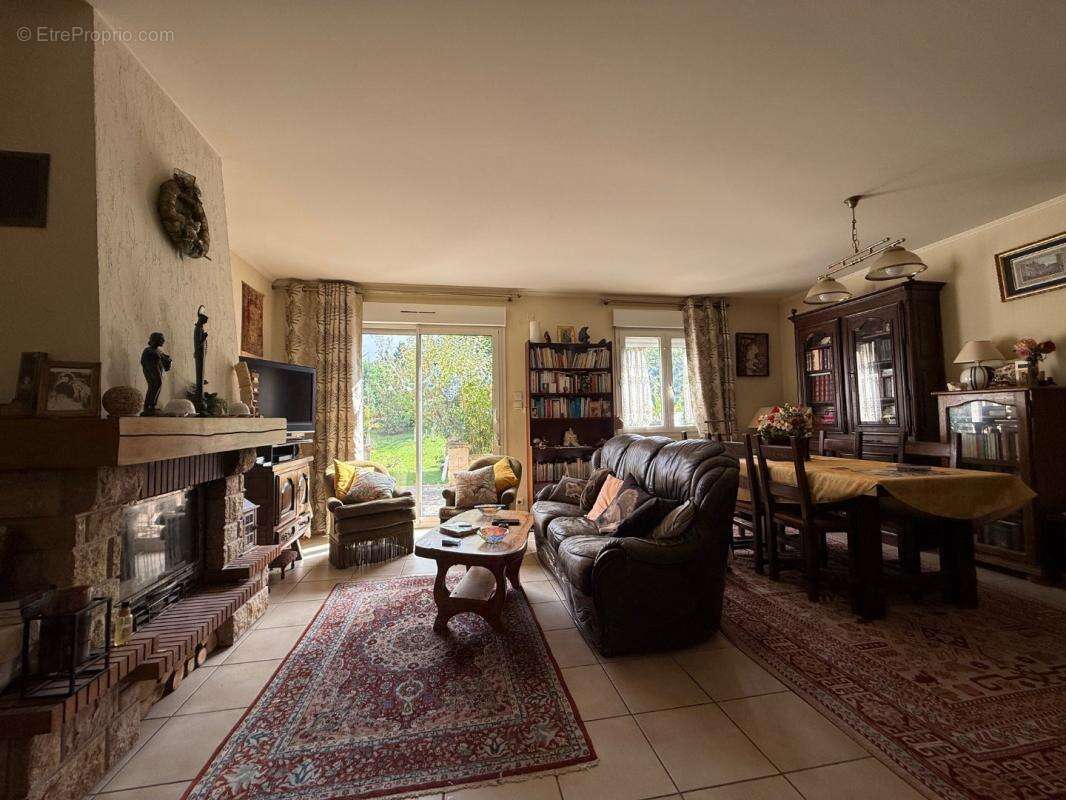 Maison à SAINT-YRIEIX-LA-PERCHE