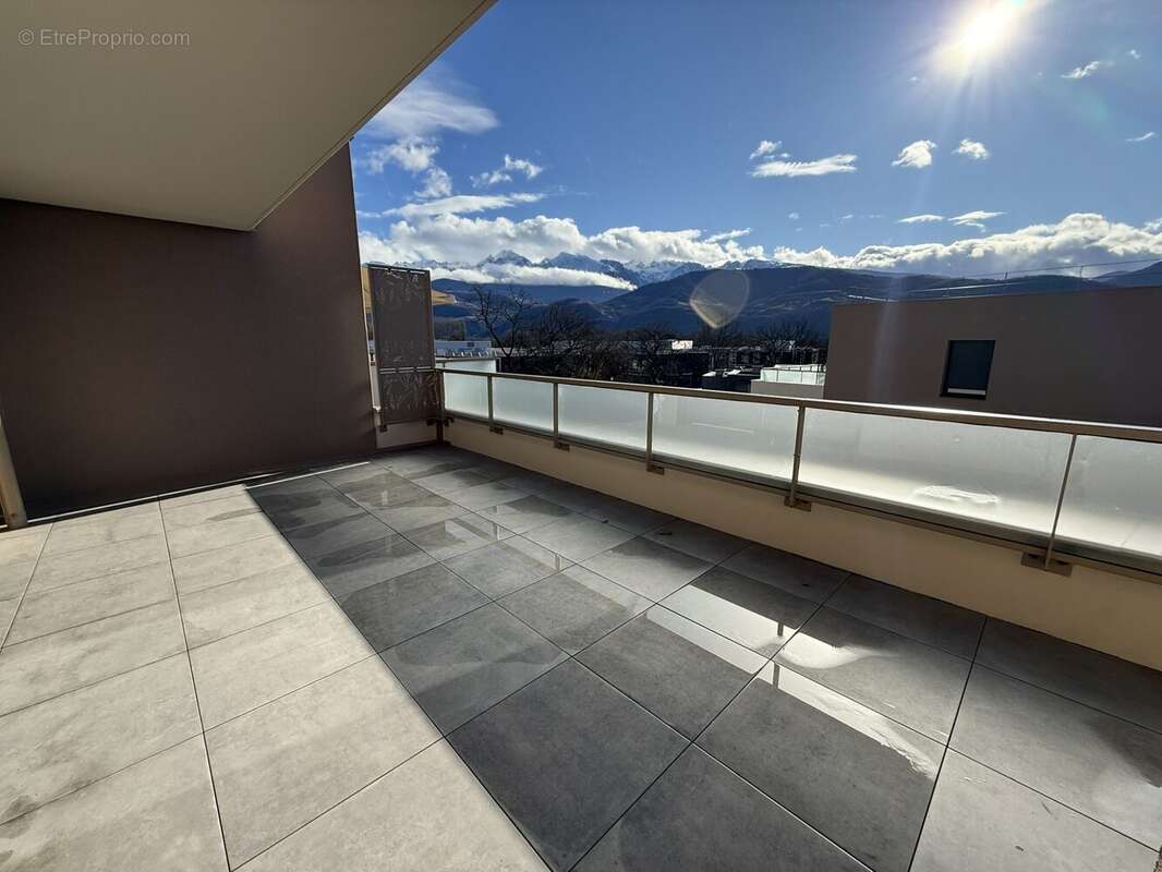 Appartement à MEYLAN