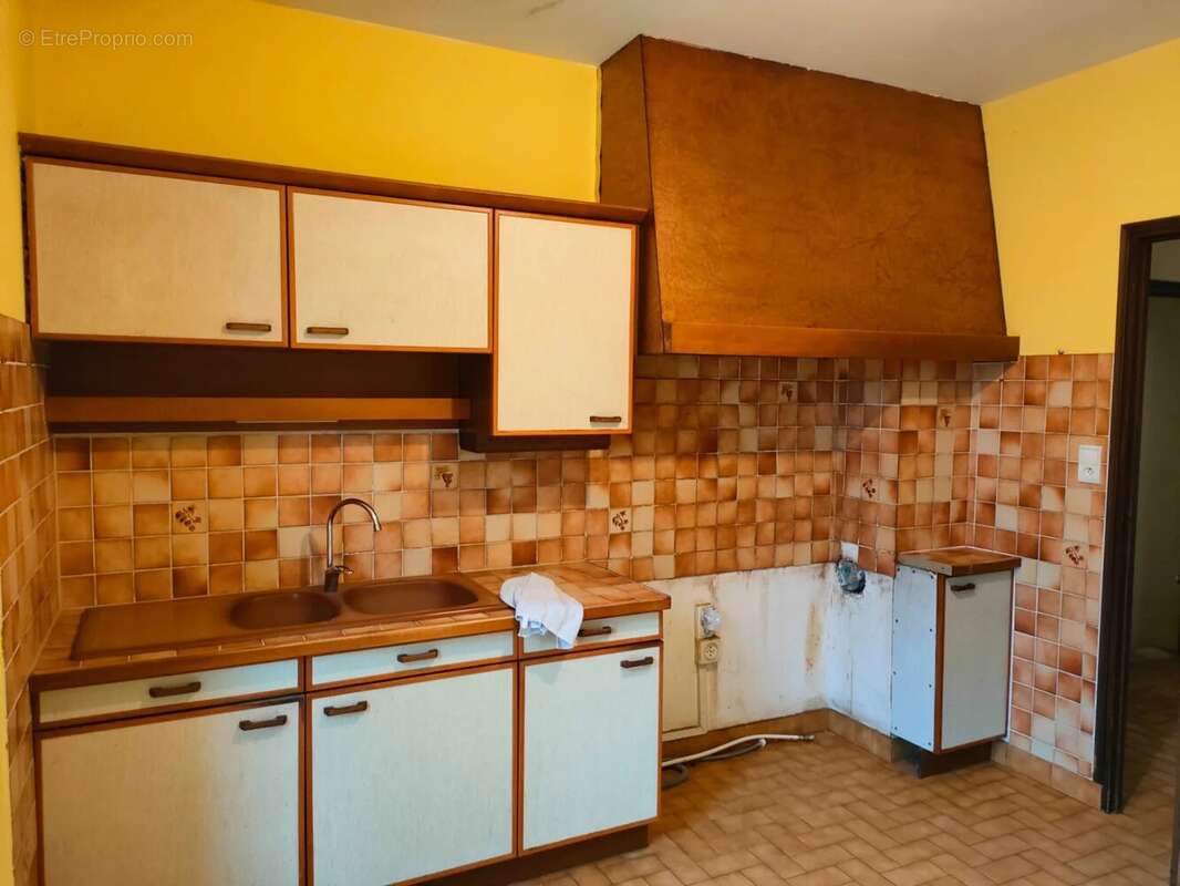 Maison à LA CHAPELLE-MONTBRANDEIX