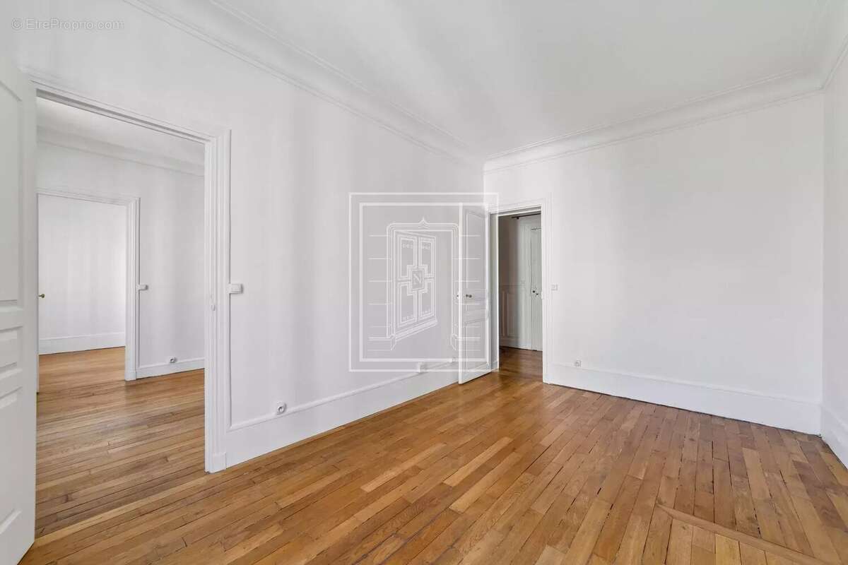 Appartement à PARIS-16E