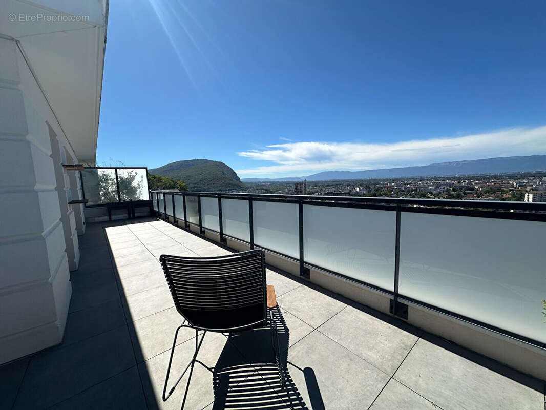 Superbe T4 dernier étage avec terrasse panoramique à Vétraz-Monthoux - photo 12