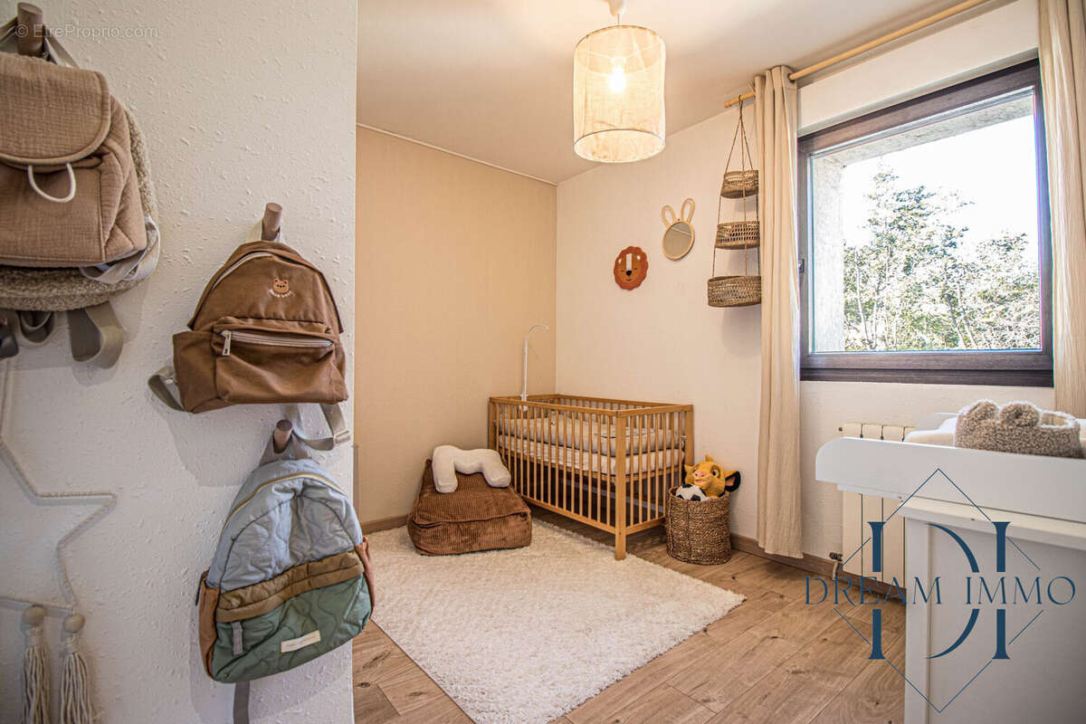 Maison à VIC-LA-GARDIOLE