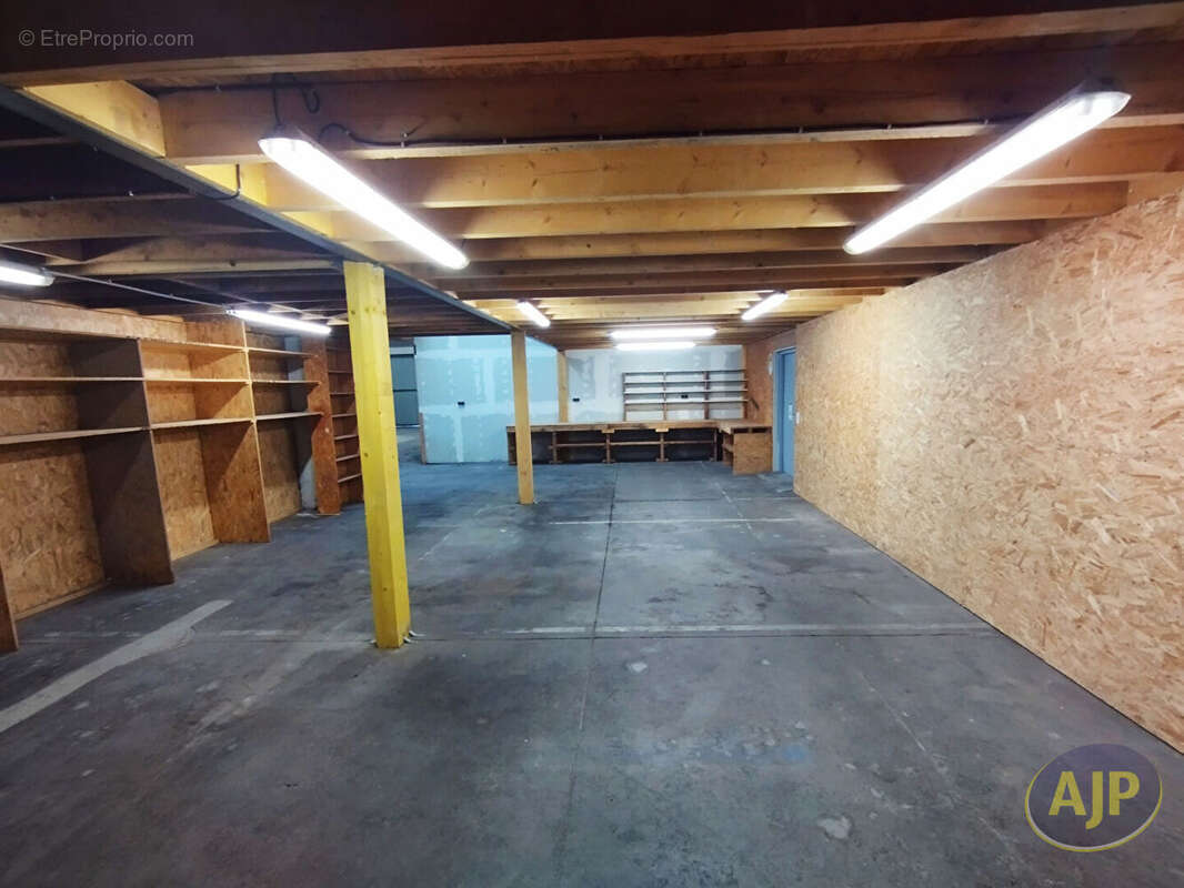 Commerce à MONTAIGU