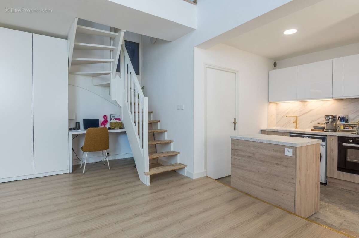 Appartement loft rénové avec mezzanine et belle hauteur sous plafond dans l'Écusson de Montpellier - photo 12