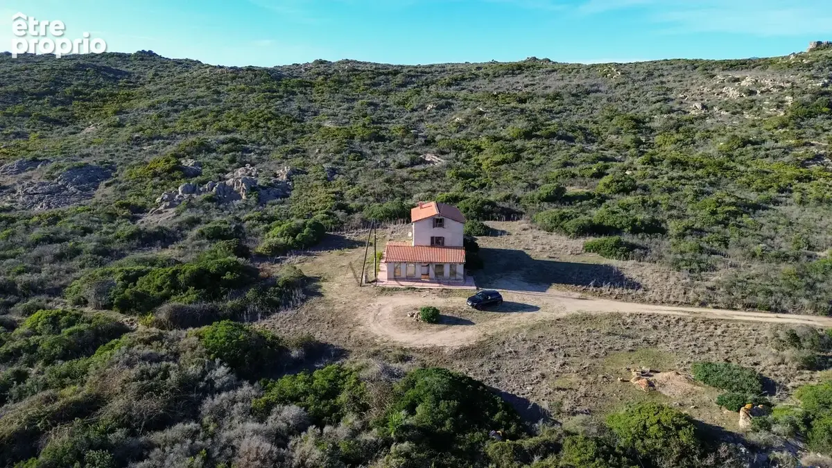 Bonifacio,  propriété à rénover sur près de 5,8 hectares - photo 1