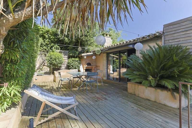 Magnifique PROPRIETE : Maison De Maître Et  Deux Dépendances (  17 Pièces / 400 M² )  Située à VERARGUES (34) DEDIEE A UN PROJET - photo 27