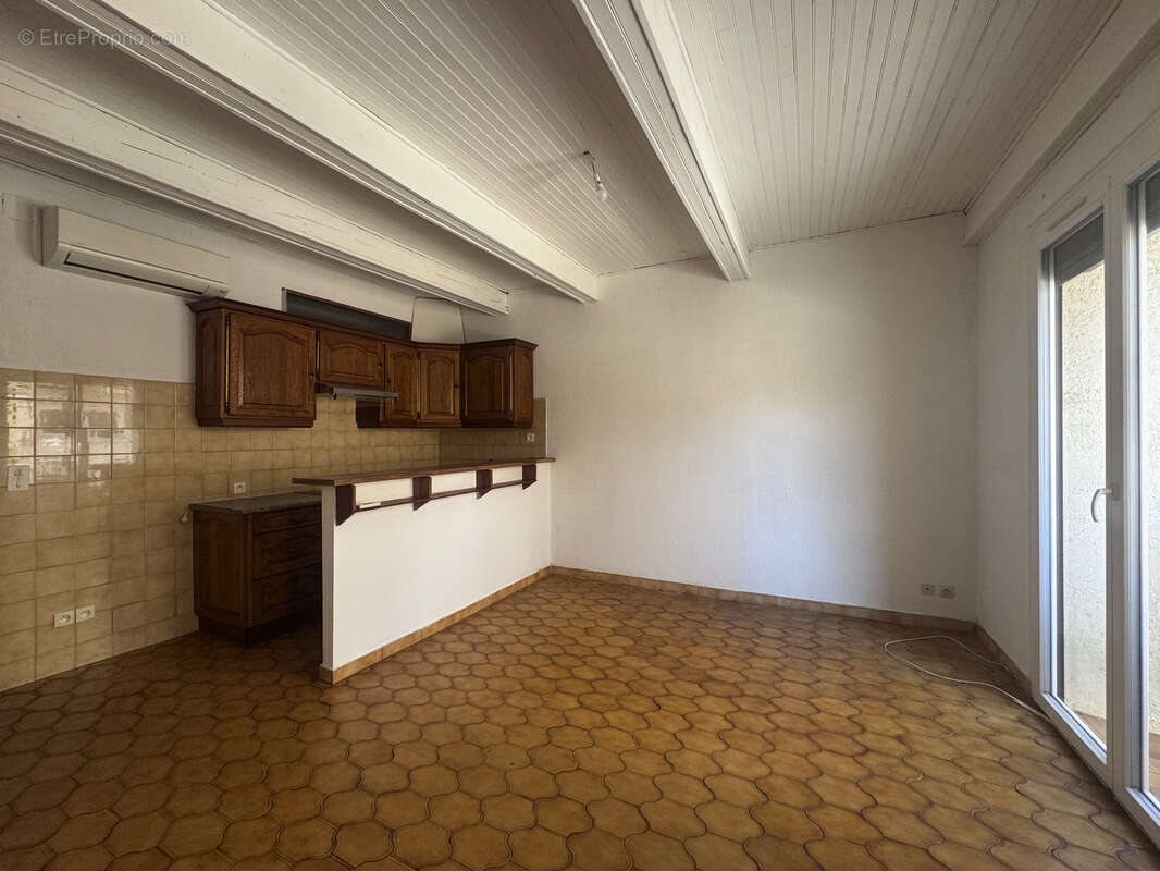 À vendre à Port-Vendres : appartement de 3 pièces avec cour - photo 2