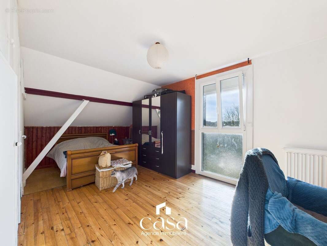 chambre etage  - Maison à CROISSANVILLE