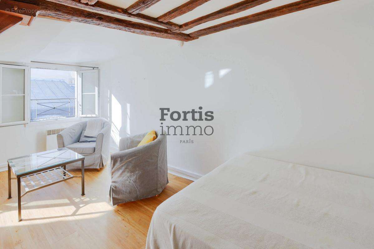 Appartement à PARIS-3E