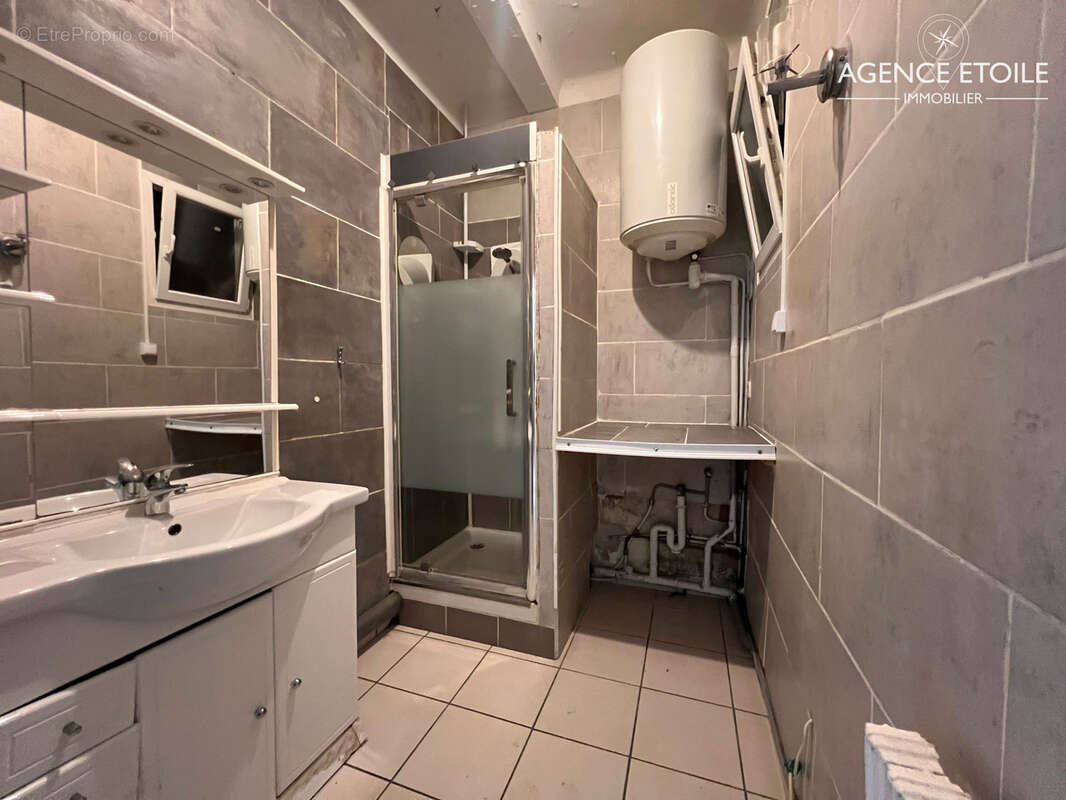 Appartement à MARSEILLE-5E