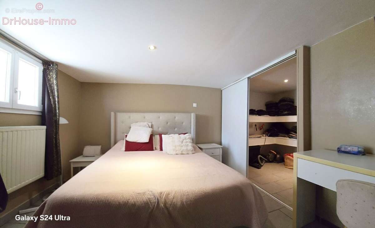 Maison 250 m² à Unieux  - photo 13