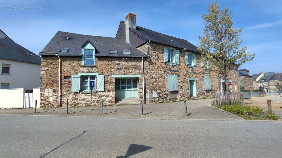 Maison à VERN-SUR-SEICHE