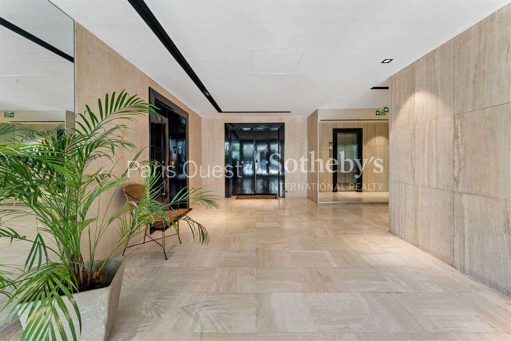 Appartement à NEUILLY-SUR-SEINE