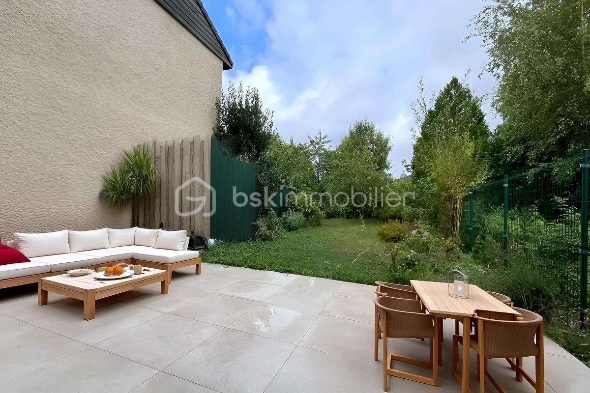 Maison à LES CLAYES-SOUS-BOIS