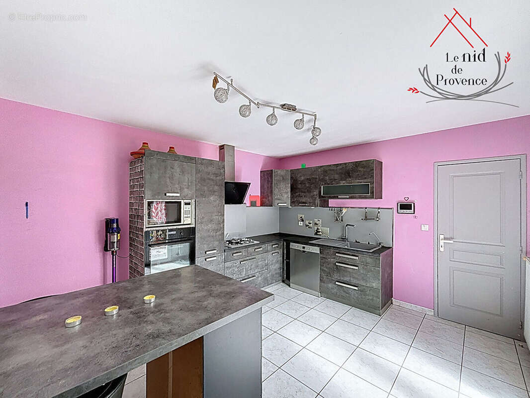 Maison à CAMARET-SUR-AIGUES