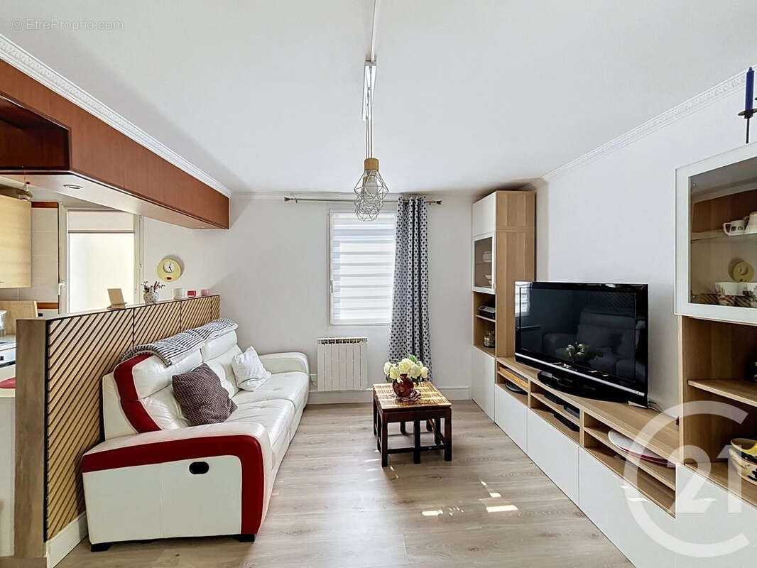 Appartement 79 m² à Combs-La-Ville  - photo 2