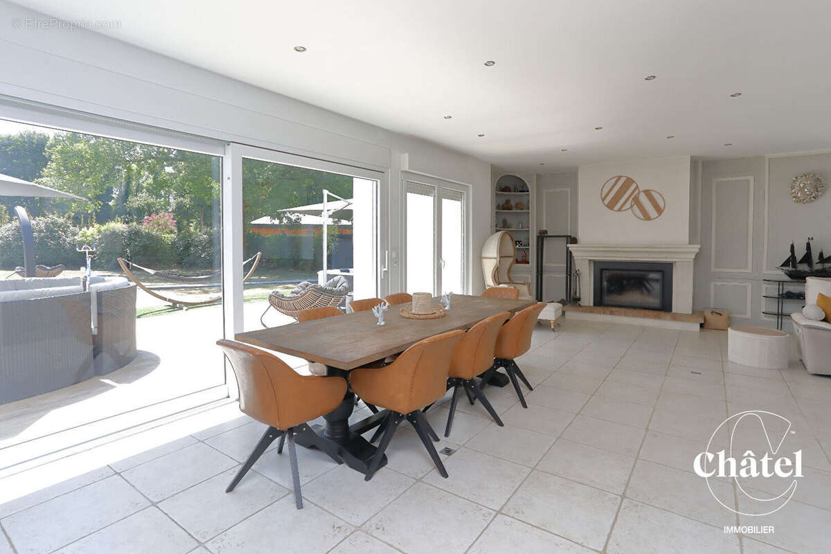 Propriété avec piscine -Une adresse rare à Gouvieux - Centre-ville - photo 4