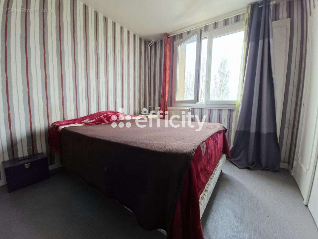 Appartement à LES PAVILLONS-SOUS-BOIS
