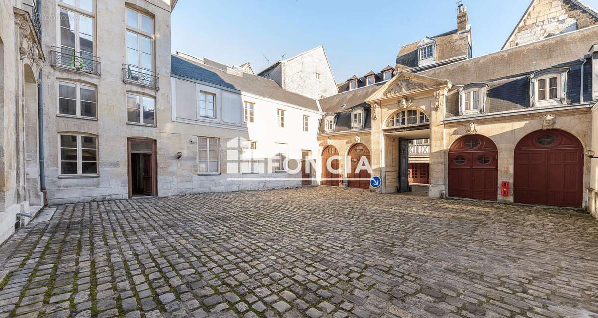 Hotel particulier place du vieux marche - photo 2