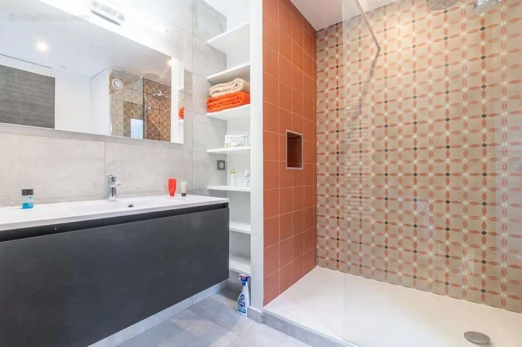 RARE PASSY-RANELAGH : Bel appartement avec terrasse de 23 m², rénové 3 chambres en suite avec chacune leur salle d'eau-wc - photo 10