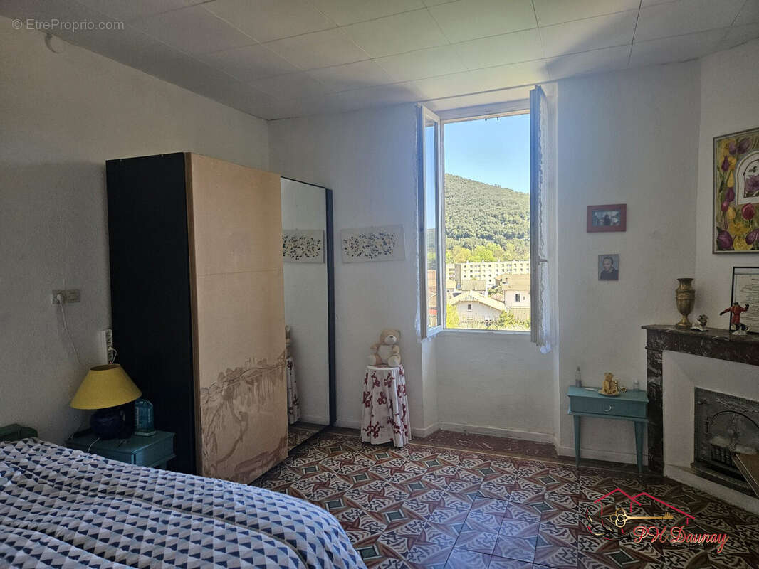 Appartement à LES SALLES-DU-GARDON