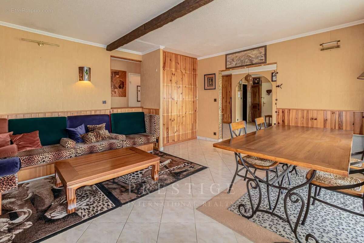 Appartement à SAINT-LAURENT-DU-VAR
